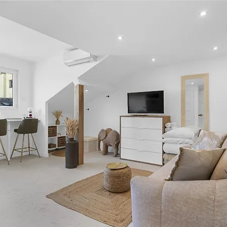 V - A 2 Min Du Palais - Hypercentre - Calme *