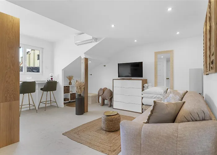 V - A 2 Min Du Palais - Hypercentre - Calme *